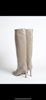 Bottes en cuir d'agneau verni gris