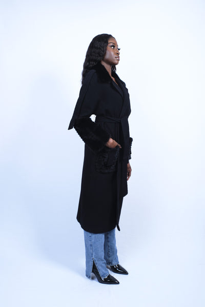 Manteau en laine avec fourrure noire